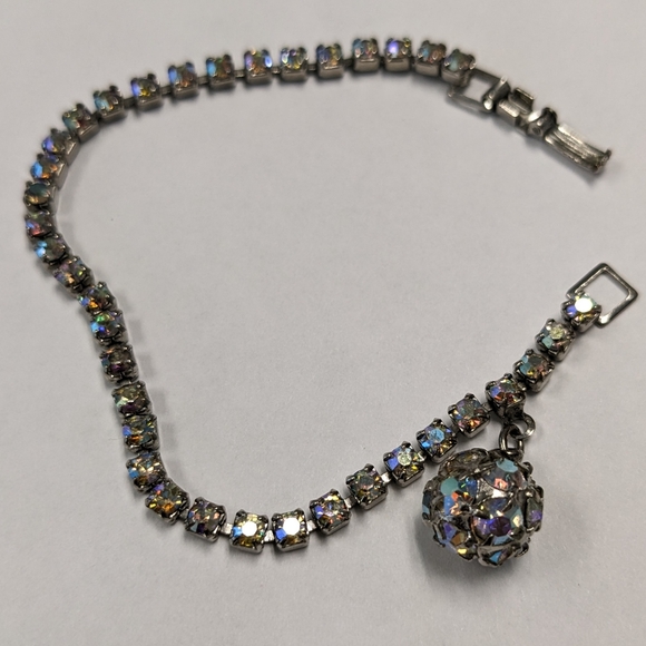 EVC 4 PRONGED AB CRYSTALS CHARM BRACELET UNSIGNED WEISS - Picture 1 of 11